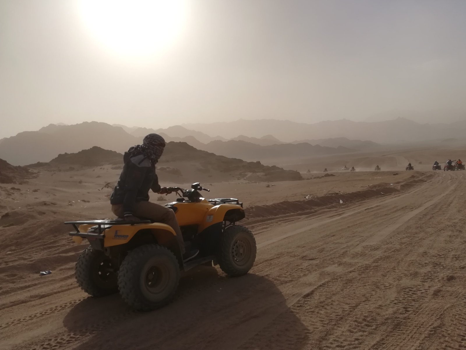 quad in woestijn - vakantie